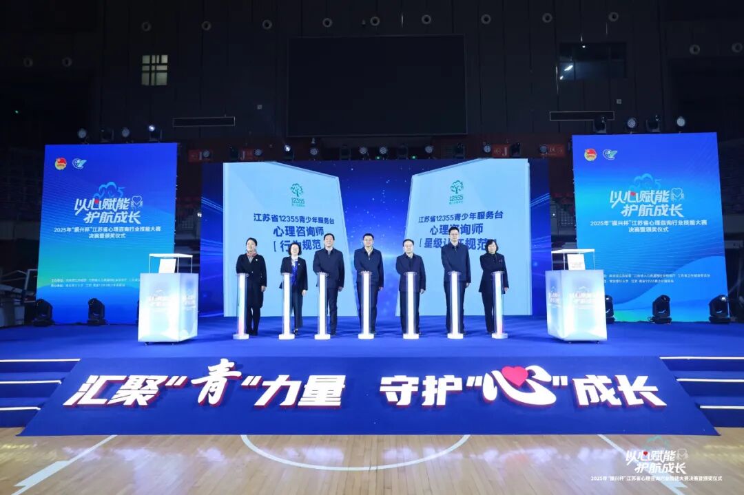 1999679820863684608.jpg 2.jpg